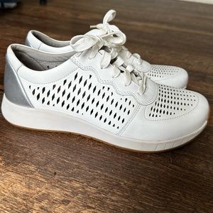 Dansko Charlie Women’s Sz 38 (7.5-8) White Perforated Leather Casual Shoes
